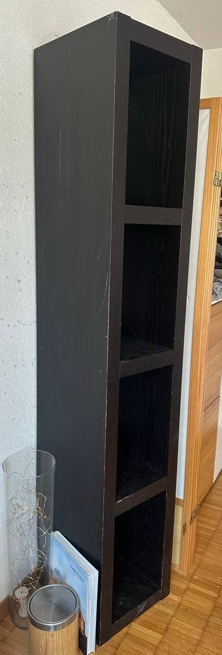 Schwarzes Regal/Ständer
