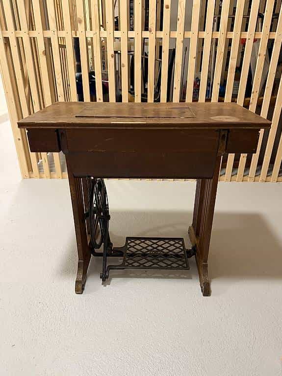 Vintage Nähtisch zum Verschenken