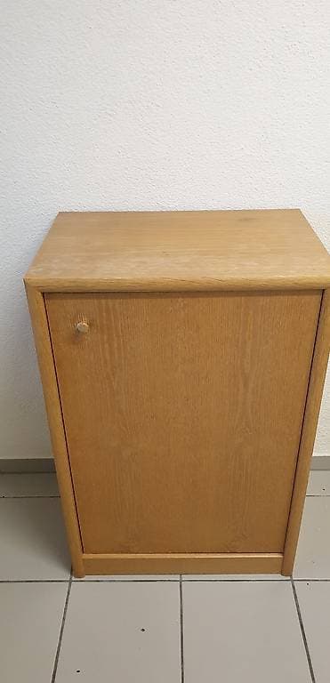 Holzschrank
