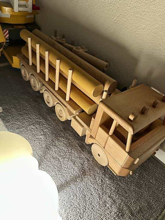 Gratis, Lastwagen aus Holz