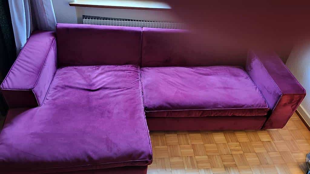 SOFA zu vergeben.