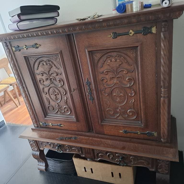 Commode style espagnol à donner