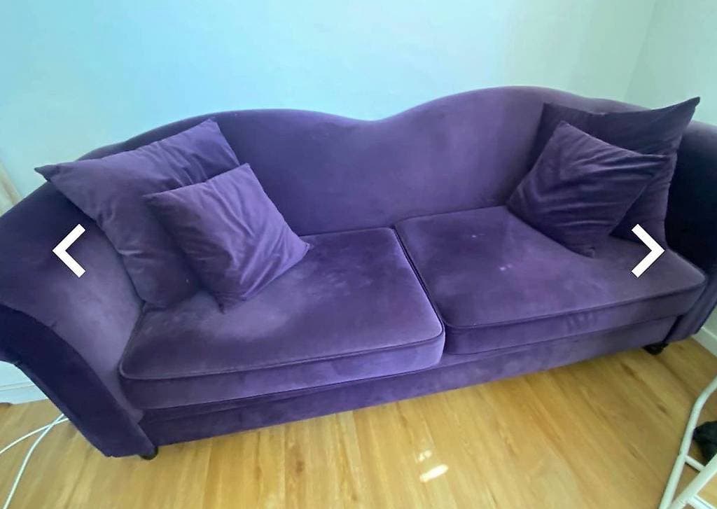 Lila / Purpel Sofa mit Kissen