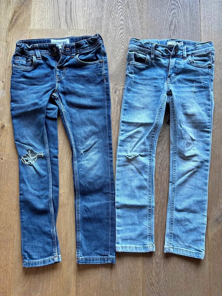 GRATIS Jeans mit offenen / ausgebleichten Knien