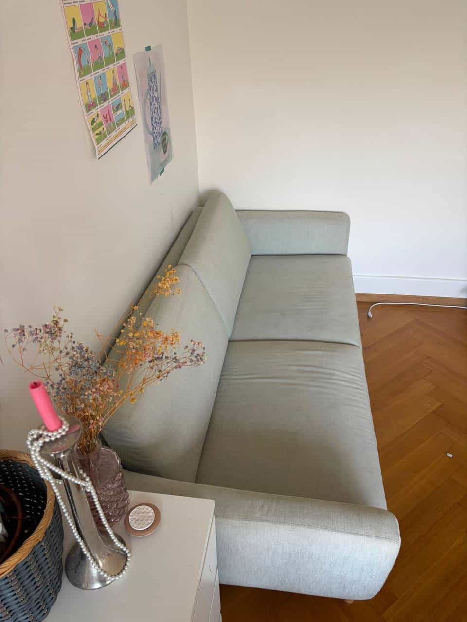 Grauer Sofa abzugeben