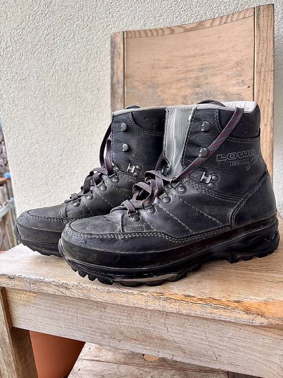 LOWA Trekkingschuhe