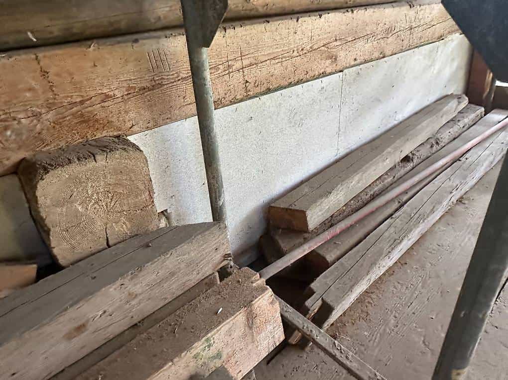 Diverses Altholz aus altem Bauernhaus zu verschenken