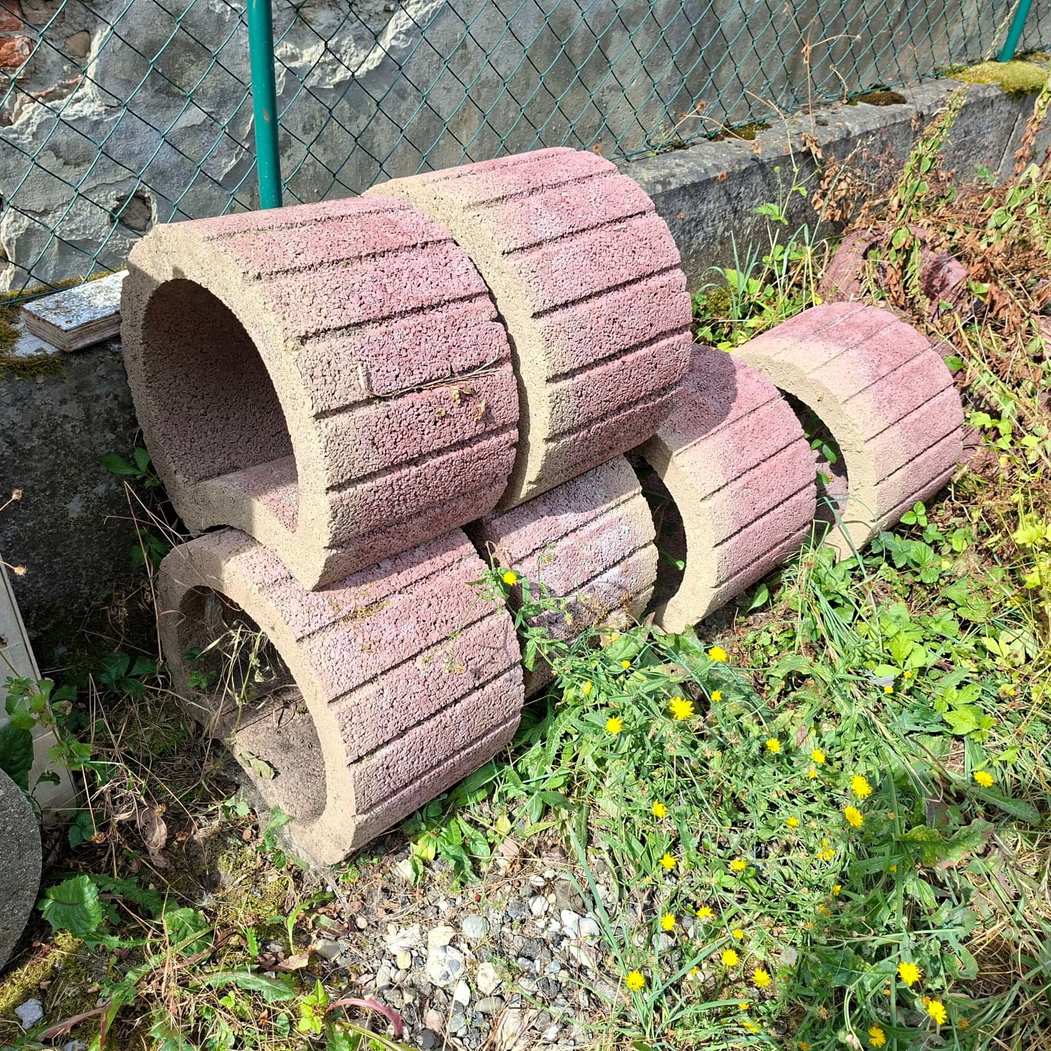 Betonzylinder, rosa, Gartendeko