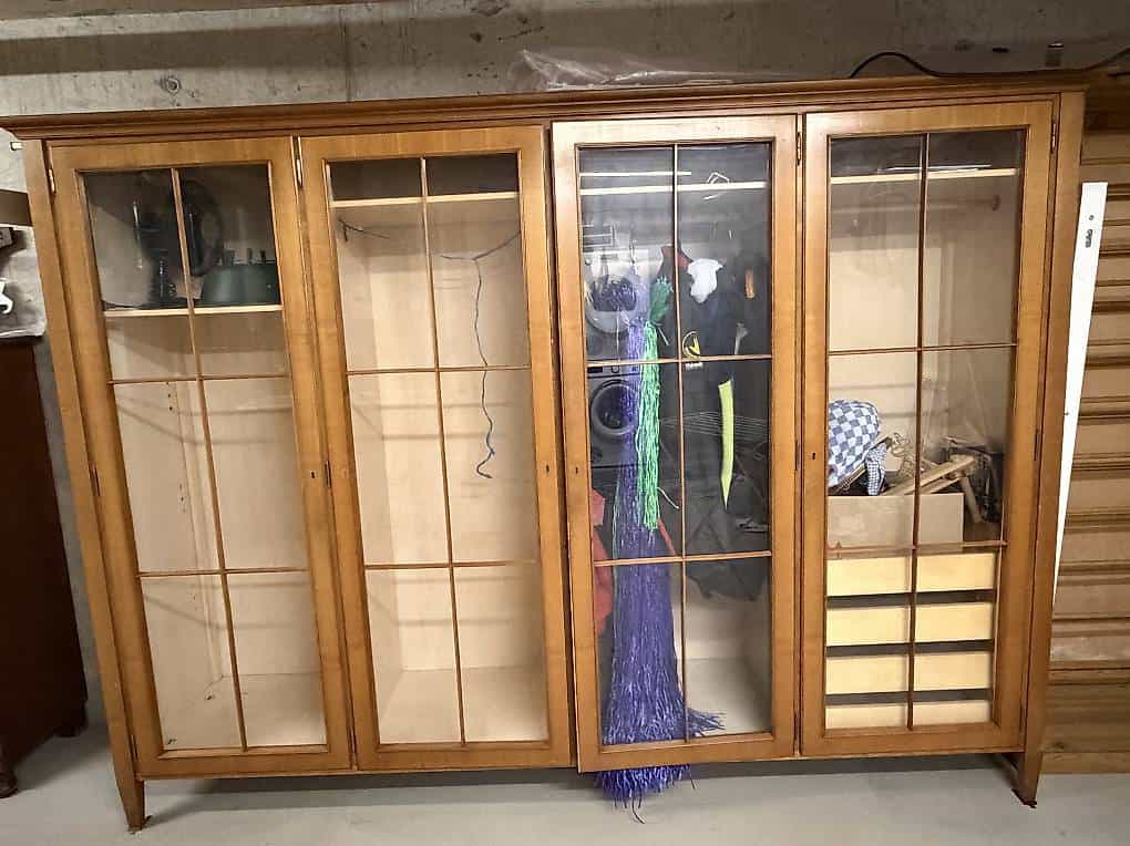 grosser Schrank