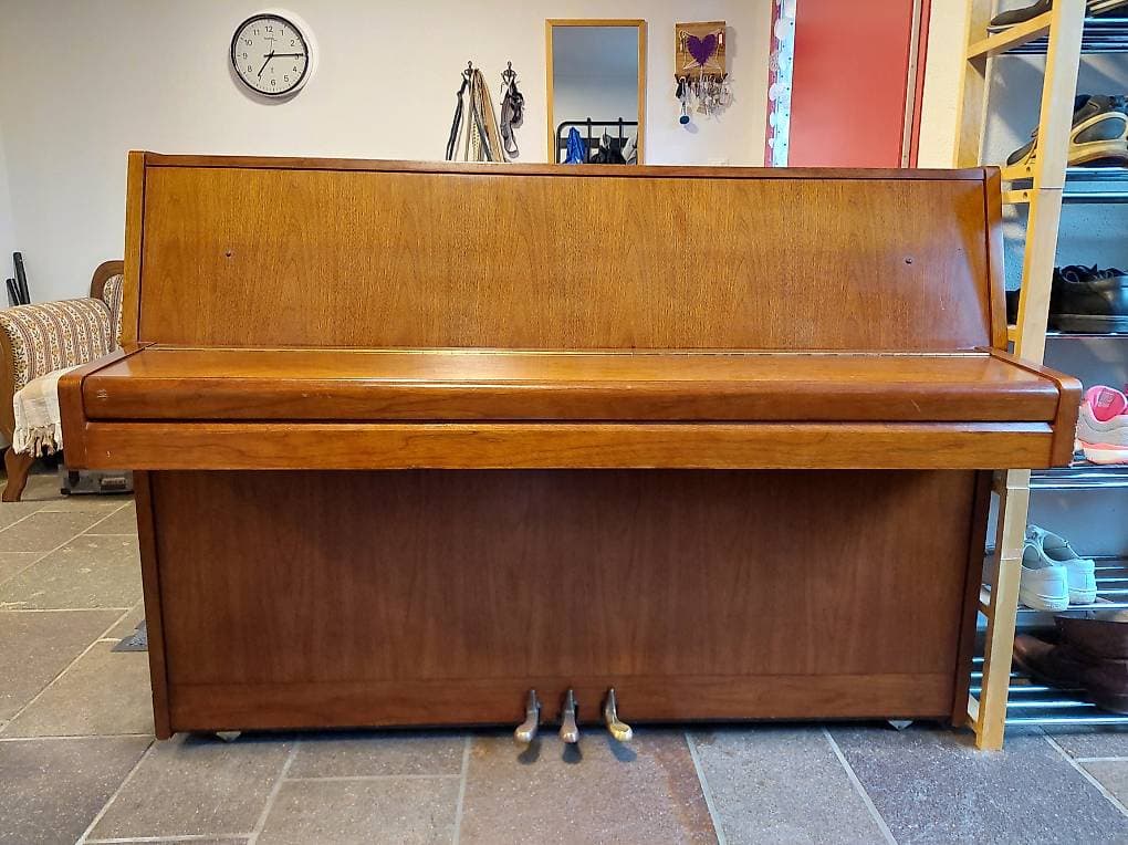 Altes Klavier zu verschenken