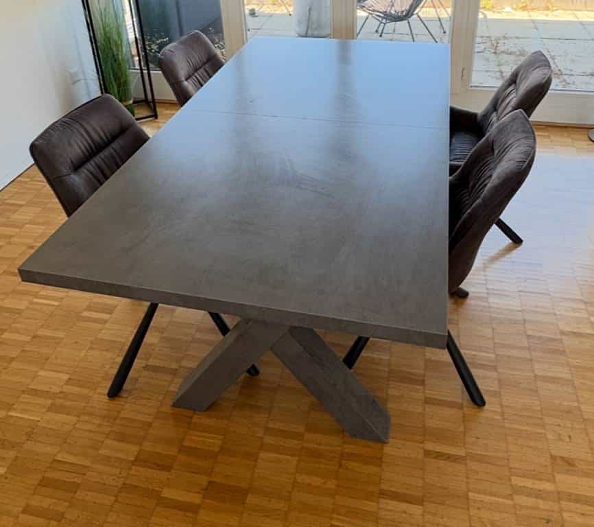 Esstisch mit 4 bequemen Polsterstühlen