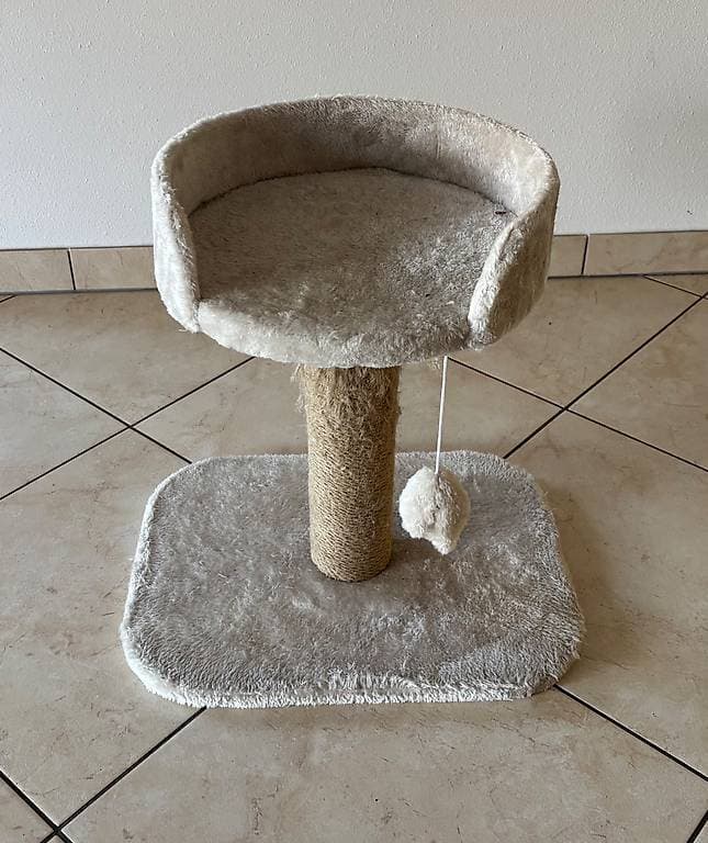 Arbre à chat - à donner