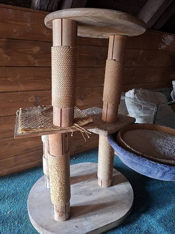 Katzenbaum zu verschenken