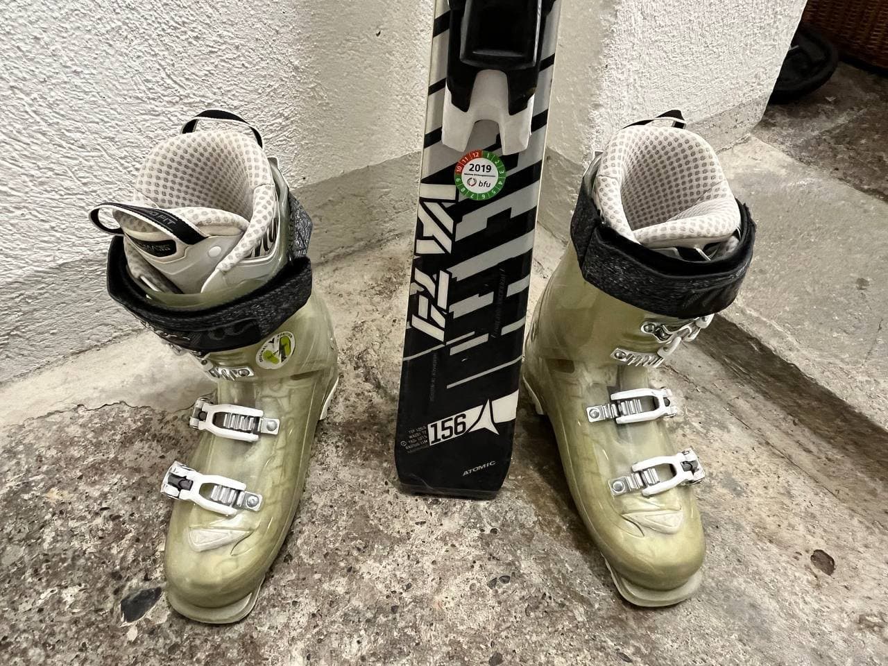 Ski- und Skischuh-Set