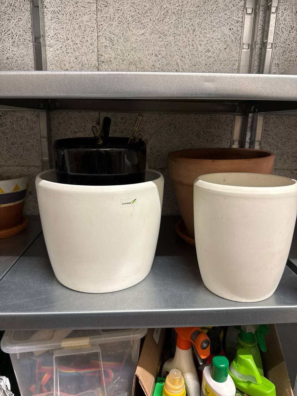 Blumentöpfe und Gartenzubehör