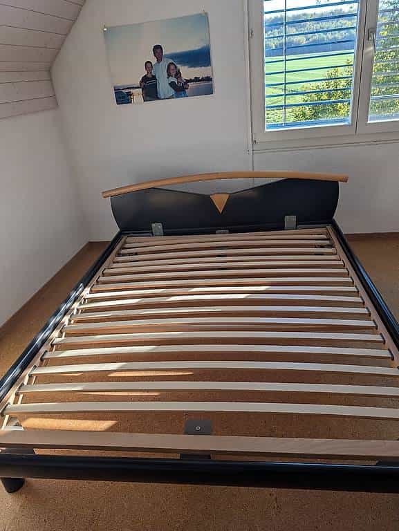 Bett schwarz, 160 Breite und 2 Gestelle