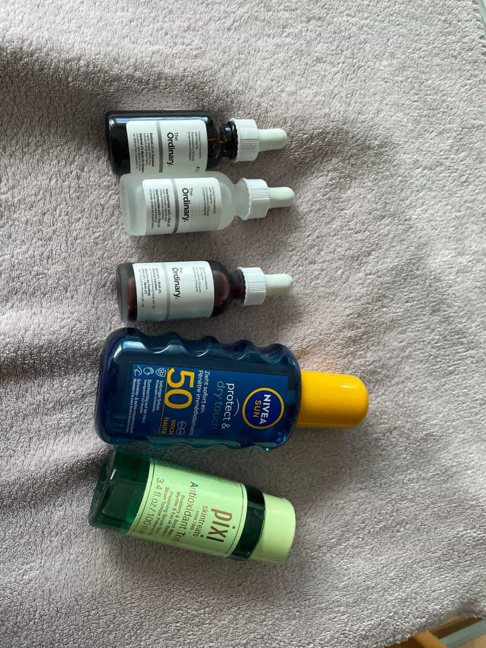 Kosmetikprodukte und Sonnencreme