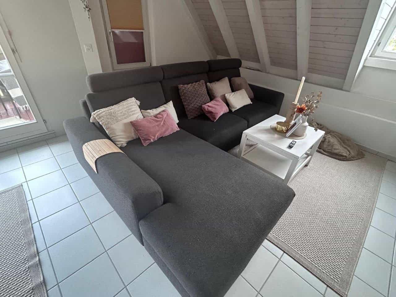 Graues Ecksofa / Lounge-Sofa