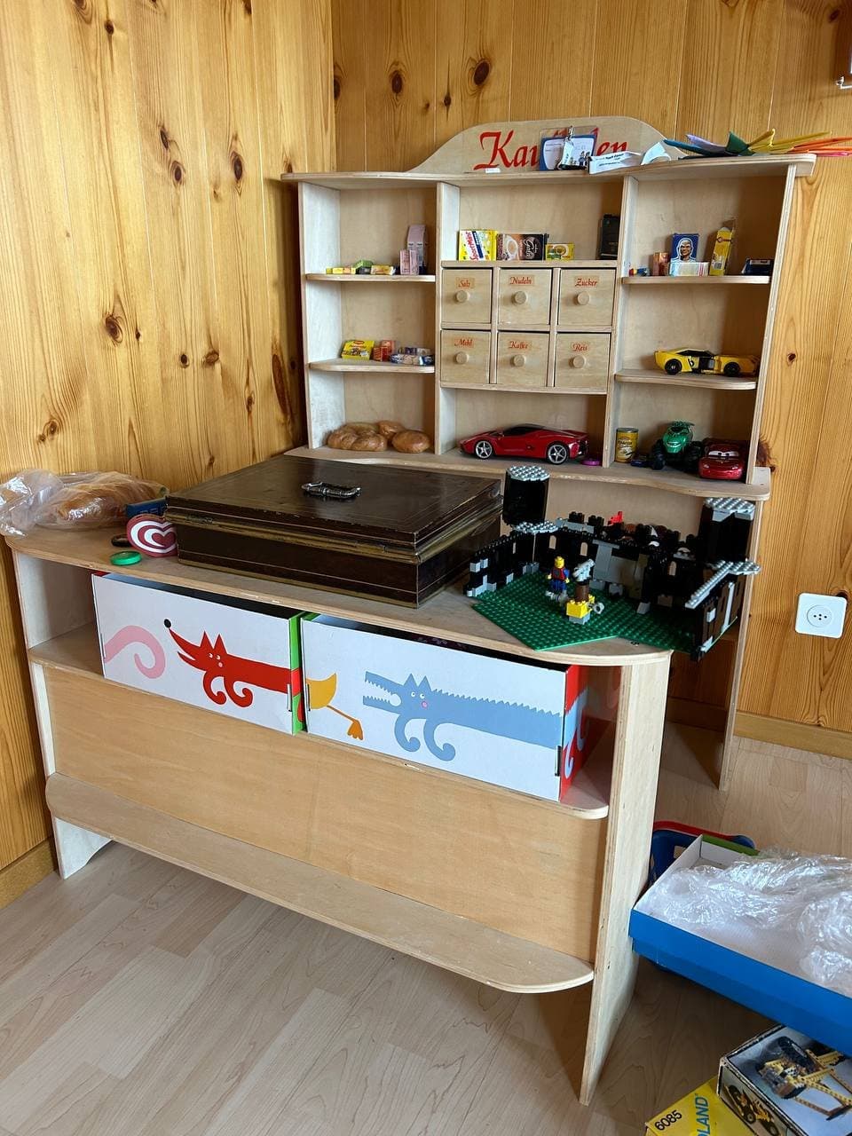 Spielmöbel und Kinderzimmerzubehör