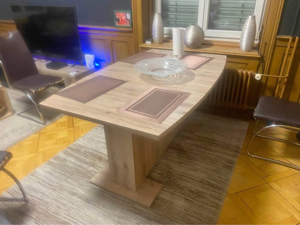 Esstisch / Tisch in Holzoptik – GRATIS – sofort abholen