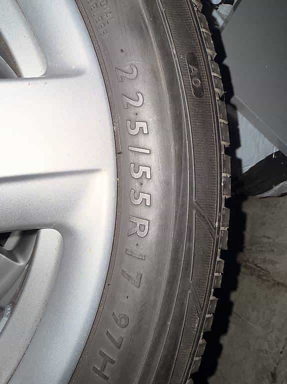 4x Dunlop Winterreifen 225/55 R17 zu verschenken