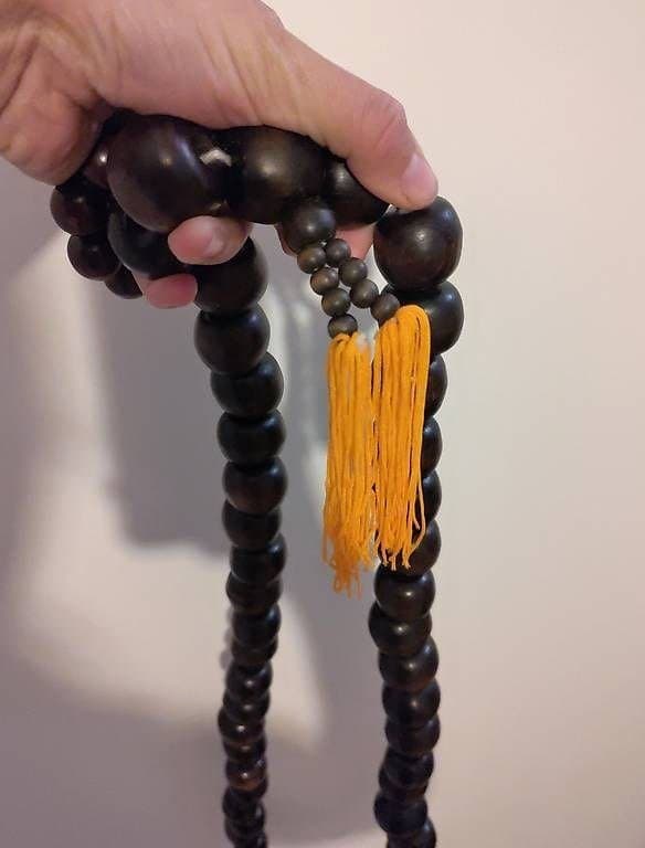 Zwei Gebetsketten/Mala aus Holz