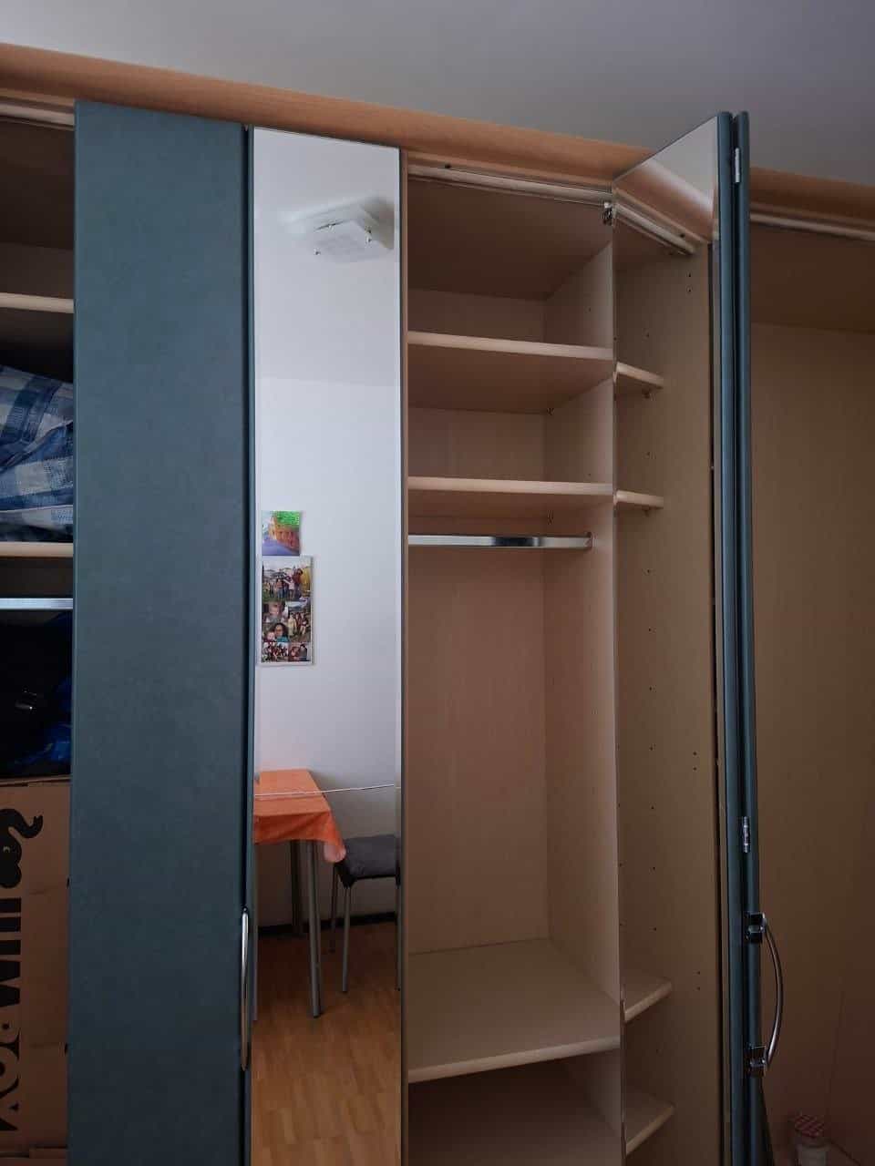 Grosser Kleiderschrank, gratis