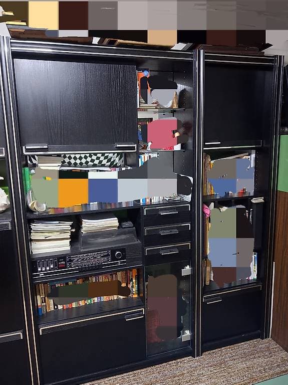 Retro Wohnwand mit beleuchteter Bar, LP und Radio