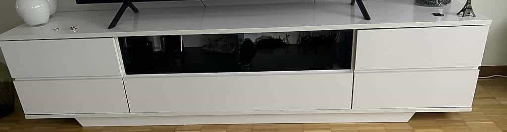 Fernseherbank