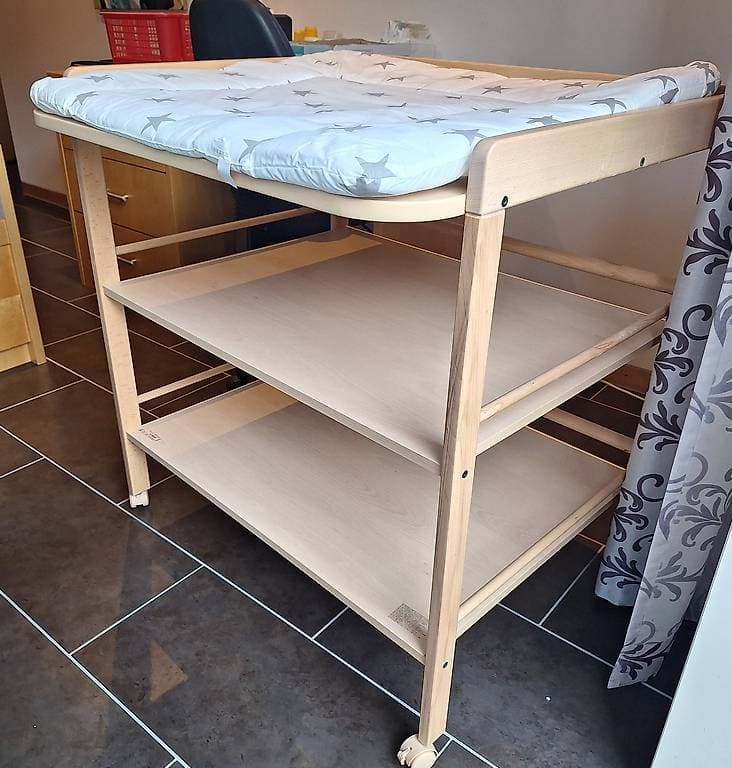 Wickeltisch abzugeben