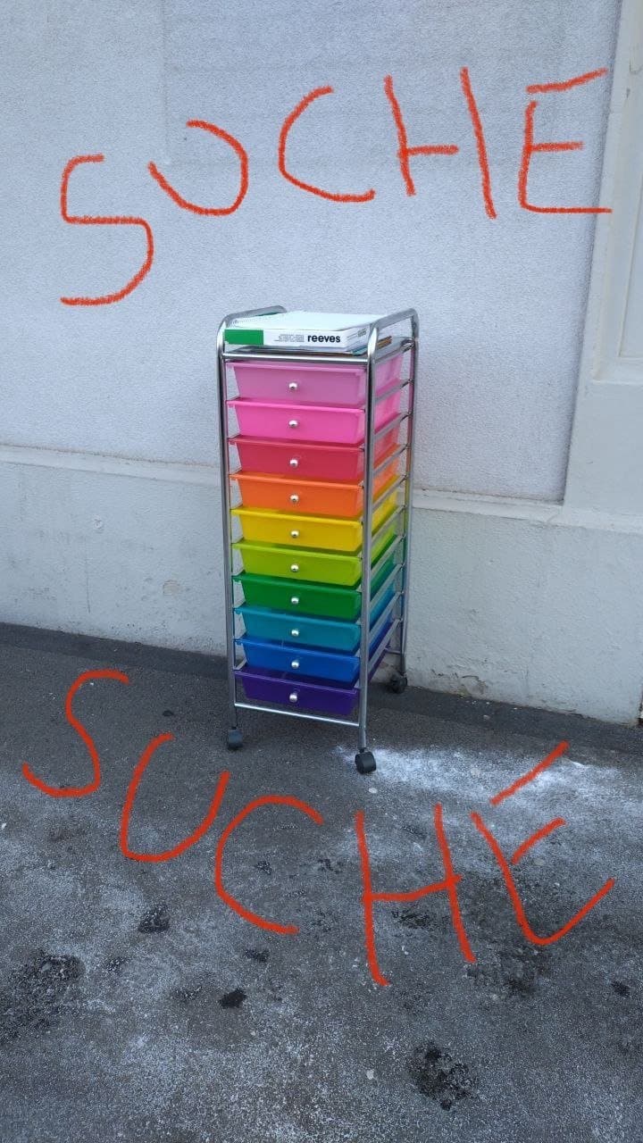 Bunter Rollcontainer für Büromaterial