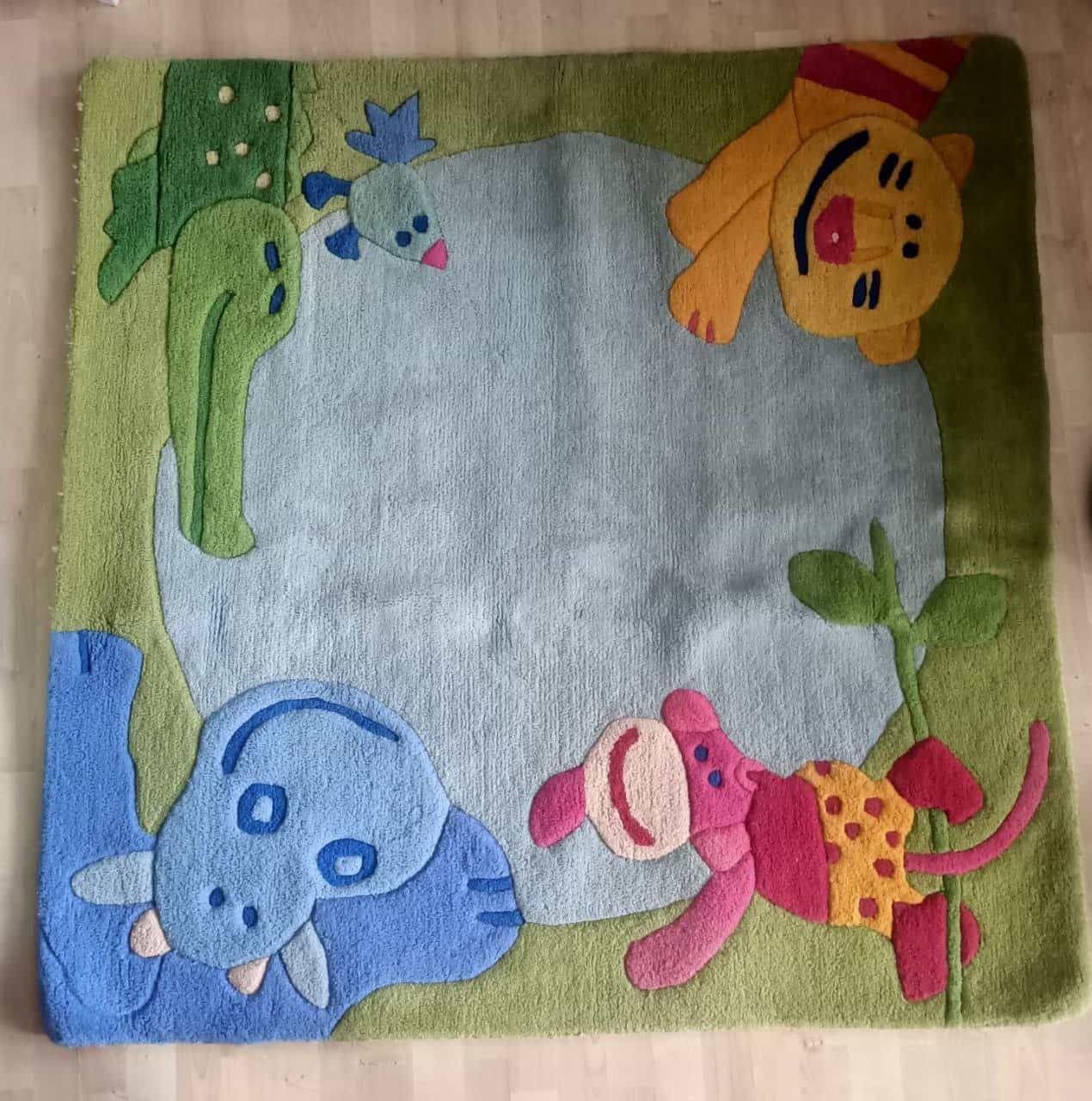 Kinderspielmatte mit Tiermotiven