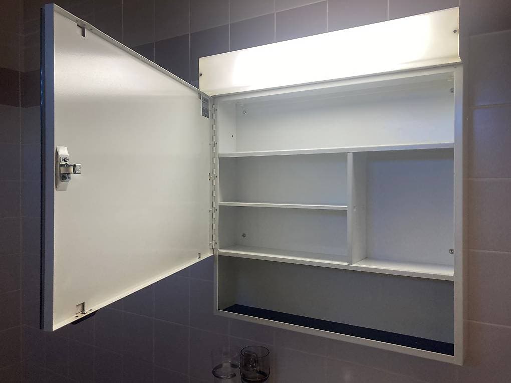 Armoire à pharmacie