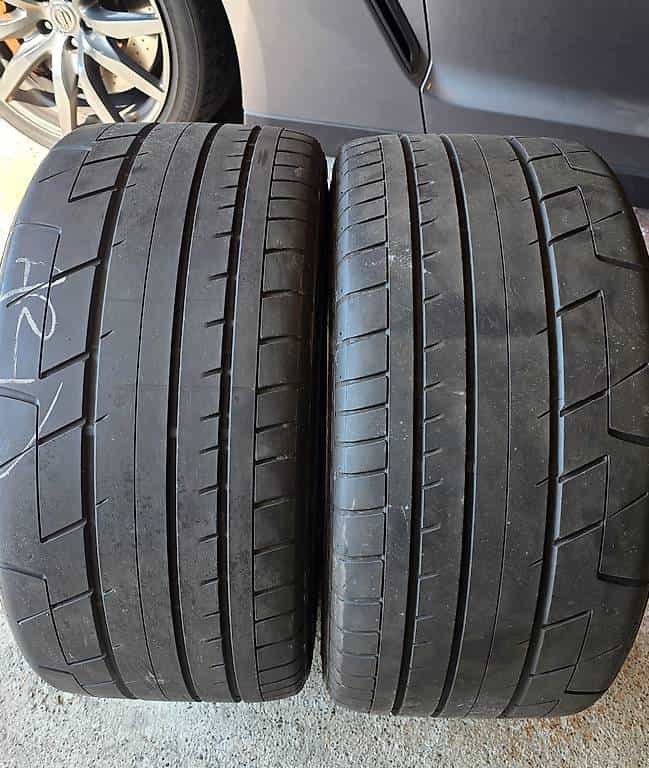 2 pneus été Bridgestone Potenza RE070R 285/35 ZR20
