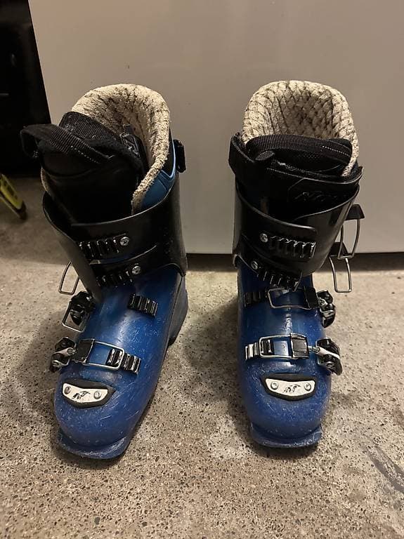 Kinder-Skischuhe ca. Schuhgrösse 35