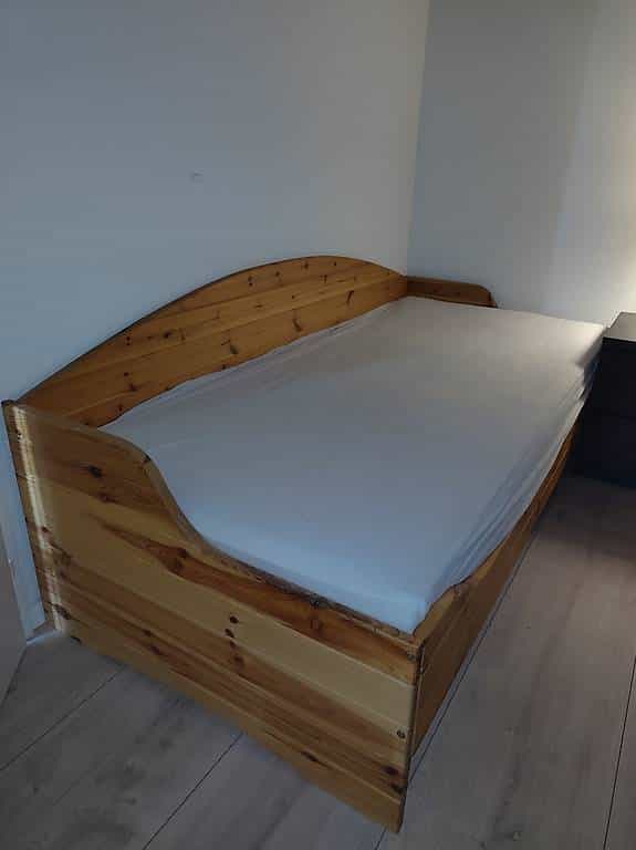 Massives Holzbett 90*200