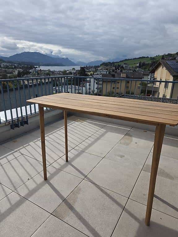 Gratis Schöne Holzbar / Holztisch