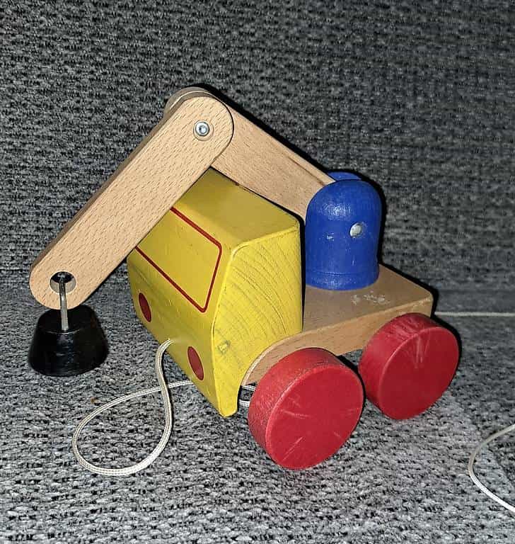 Camion grue en bois