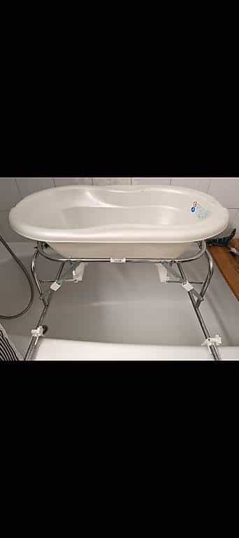 Babybadewanne mit Gestell