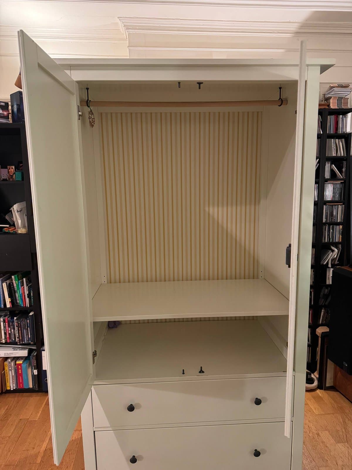 Weißer Schrank 110x60x200cm