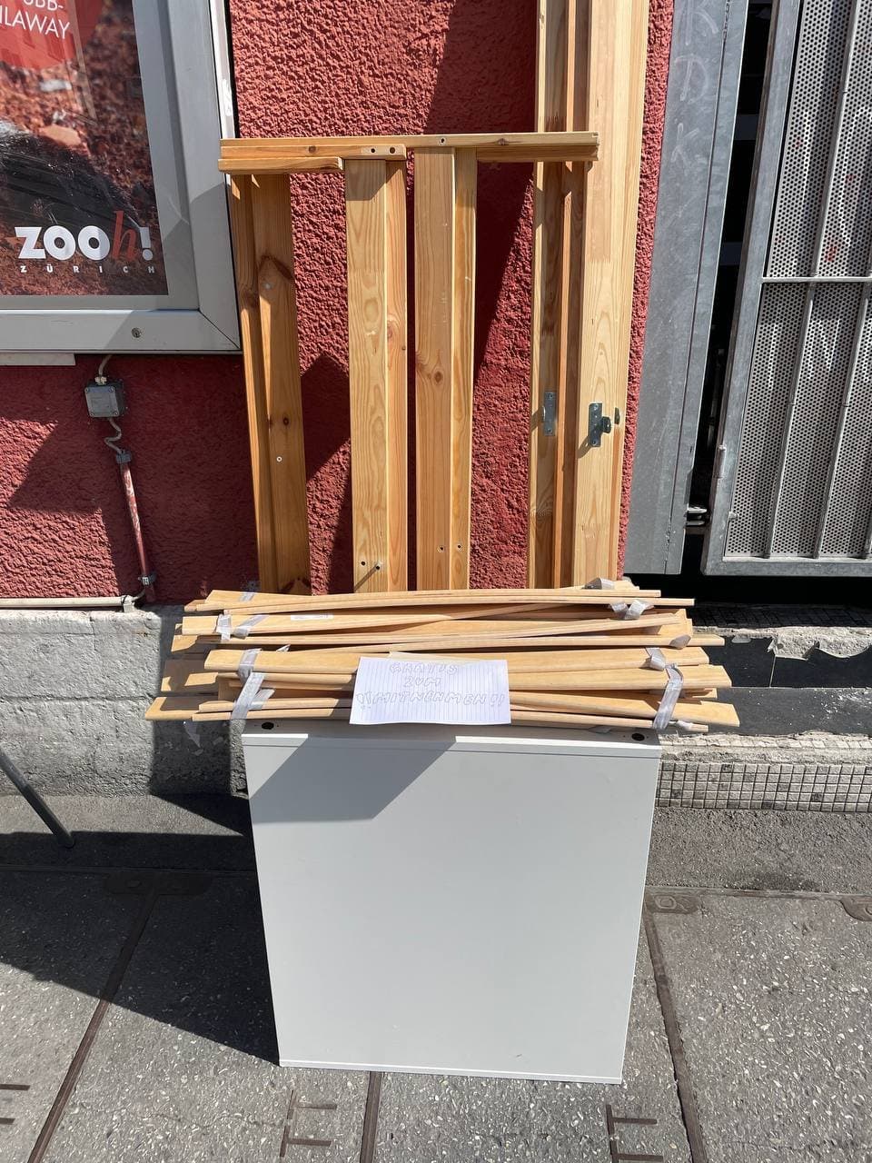 Ikea Bett und Ikea Kommode