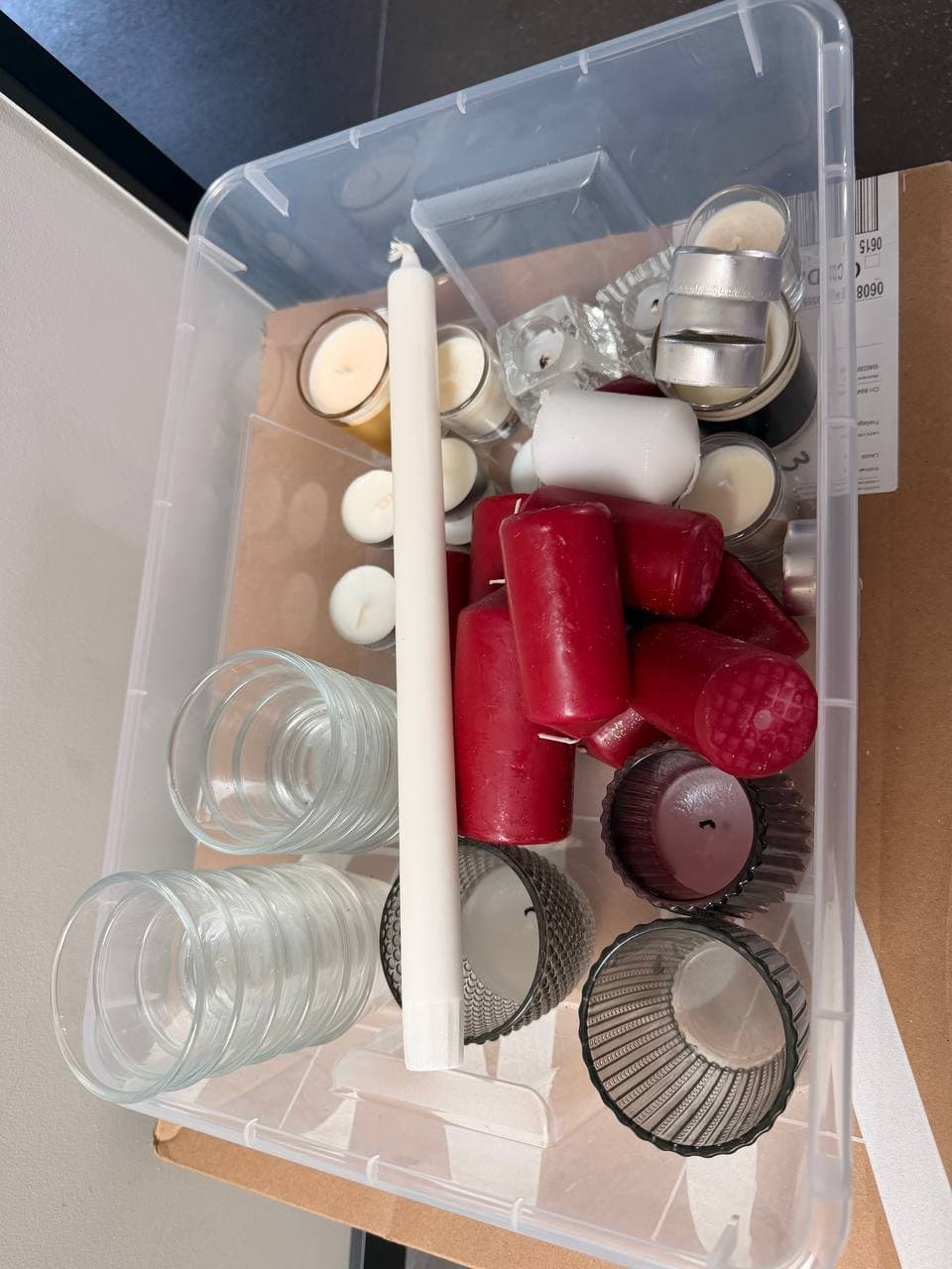 Dekorative Gegenstände und Kerzen