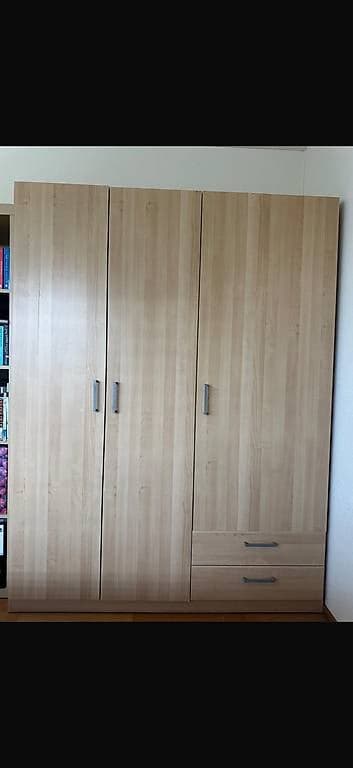 Gratis Kleiderschrank 142x51x189 cm