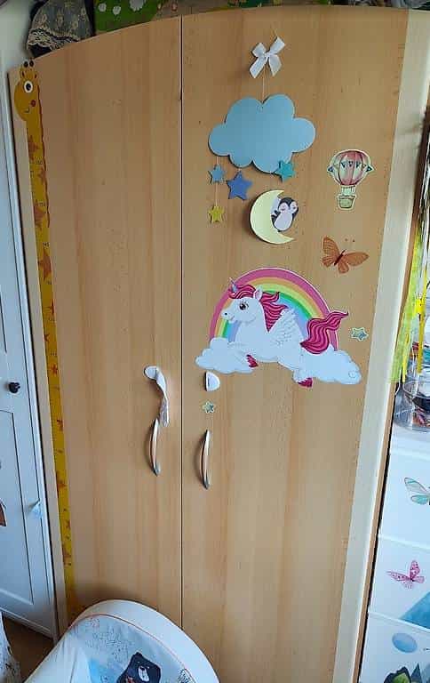 Chambre denfants avec lit ajustable par âge