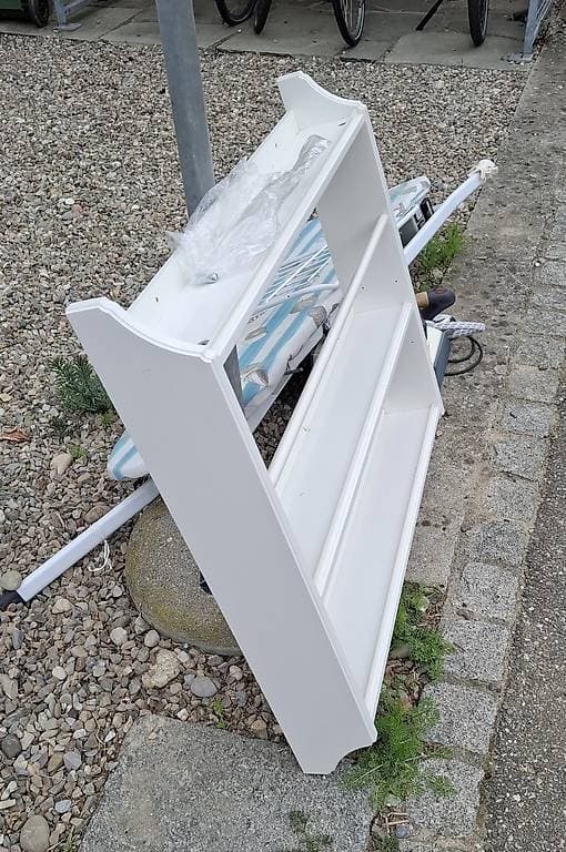 Regal und Dampfstation kann Gratis abgeholt werden