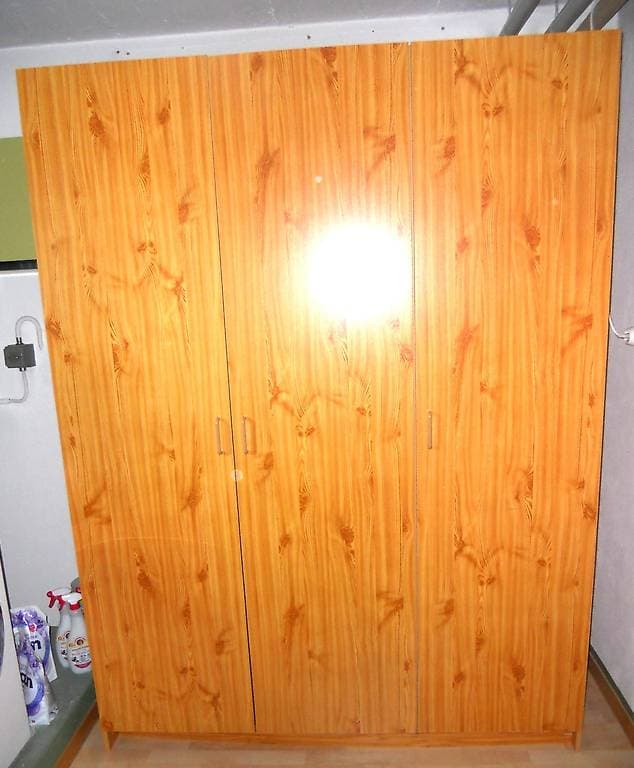 Gratis!!! 3-türiger Kleiderschrank sauberer Zustand, zerlegt