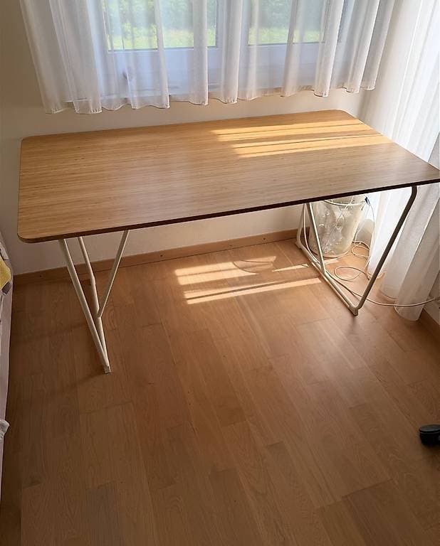 A donner bureau en bon état 150x78cm