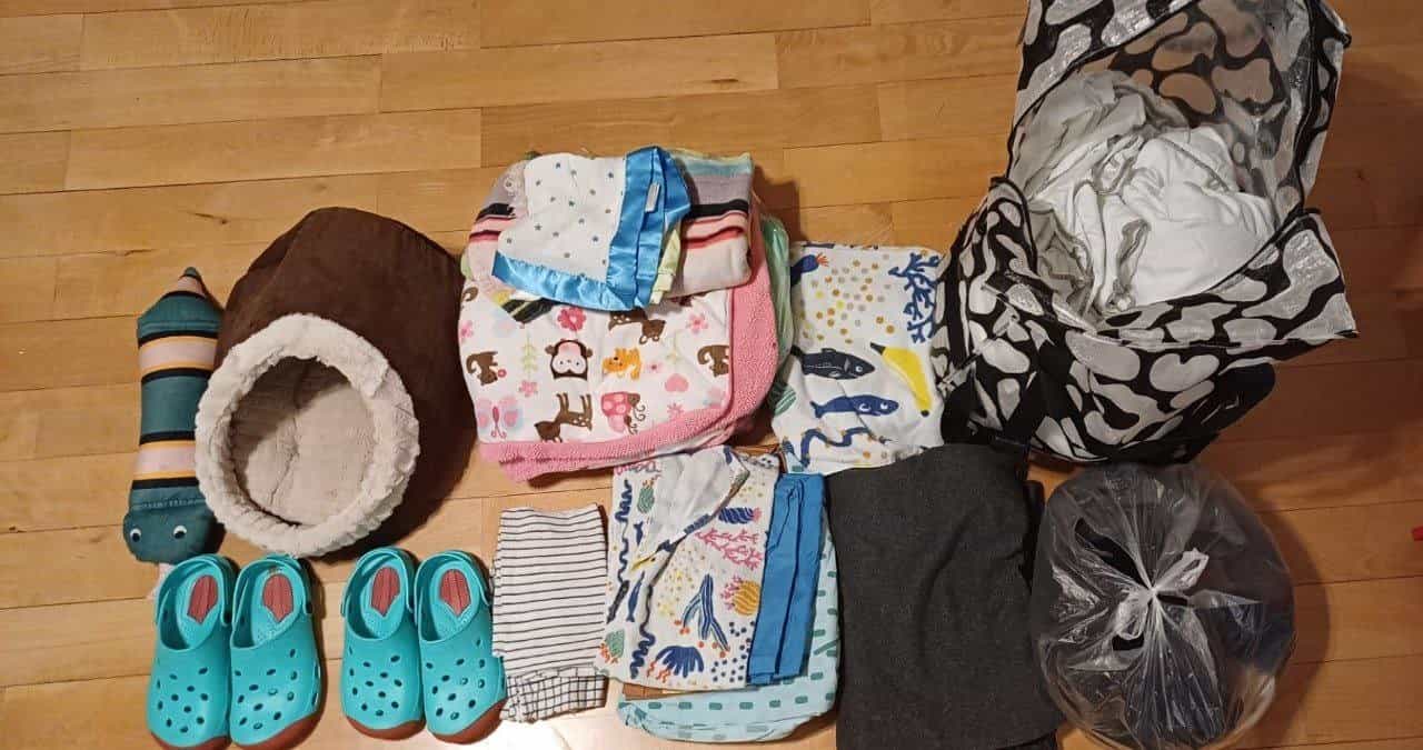 Diverse Kinderkleidung und Textilien
