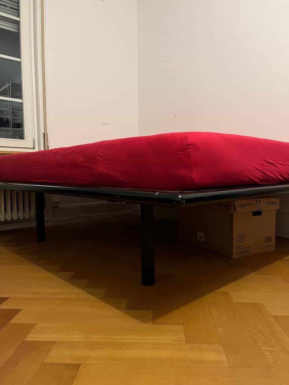 Bettgestell mit Matratze 207x173cm gratis