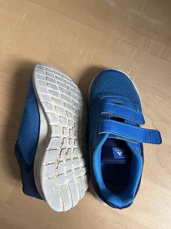 Turnschuhe Gr. 26